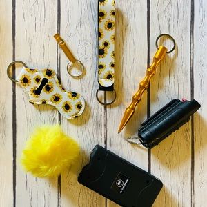 🌻Women’s Sekf Defense Keychain set
